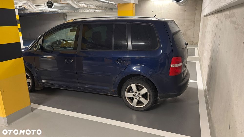 Volkswagen Touran 2.0 TDI Highline - 8