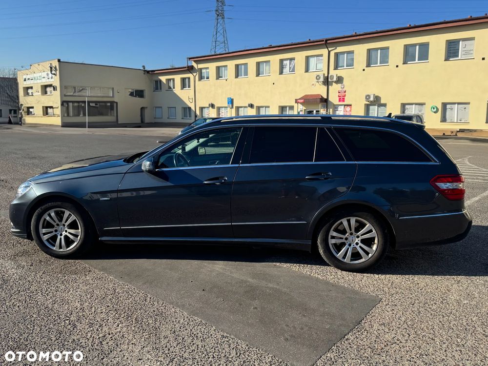 Mercedes-Benz Klasa E 200 T BlueEFFICIENCY 7G-TRONIC Elegance - 2