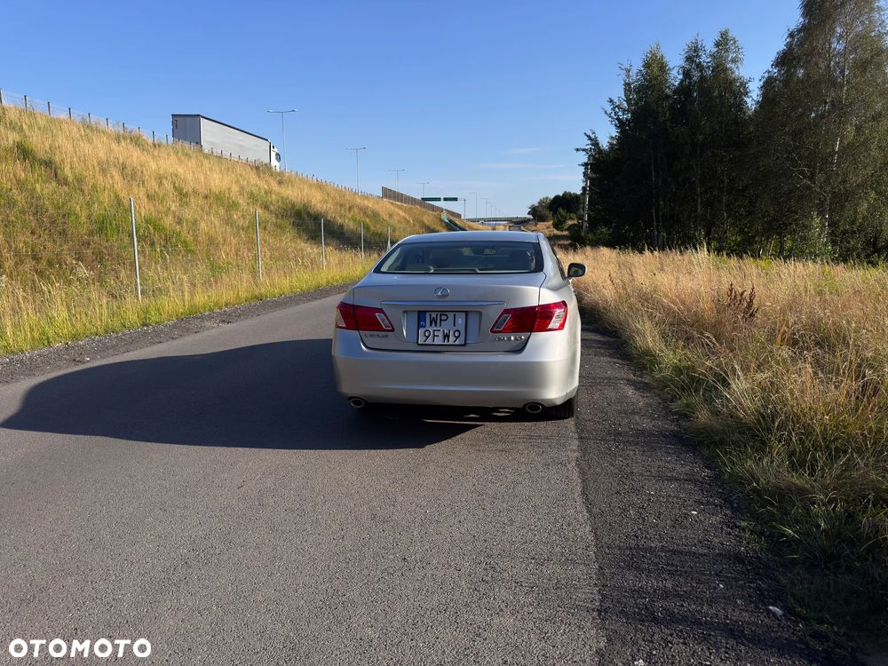 Lexus ES - 5
