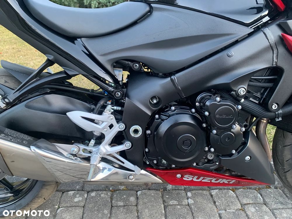 Suzuki GSX 1000 - 17