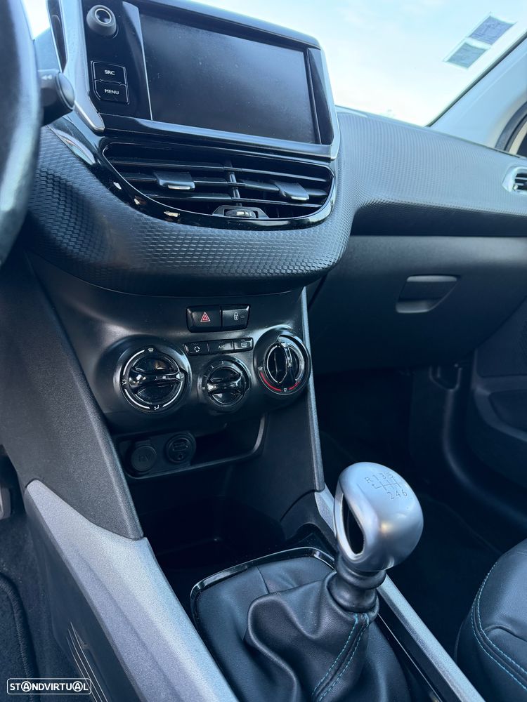 Peugeot 2008 PureTech 130 GPF Black Edition - 10