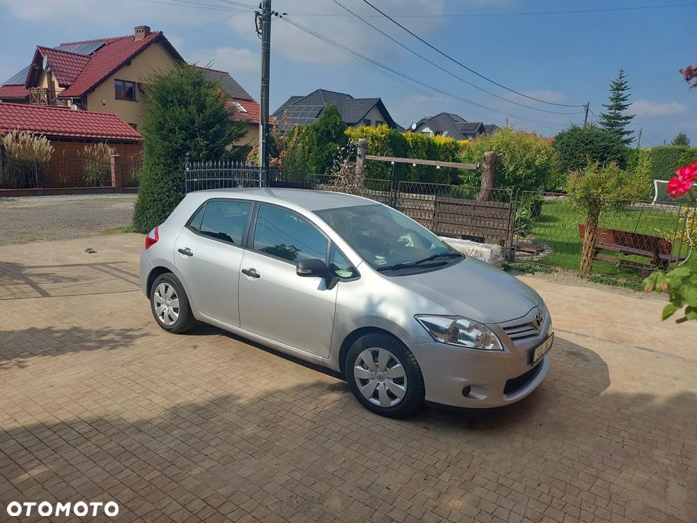 Toyota Auris 1.6 Luna - 2