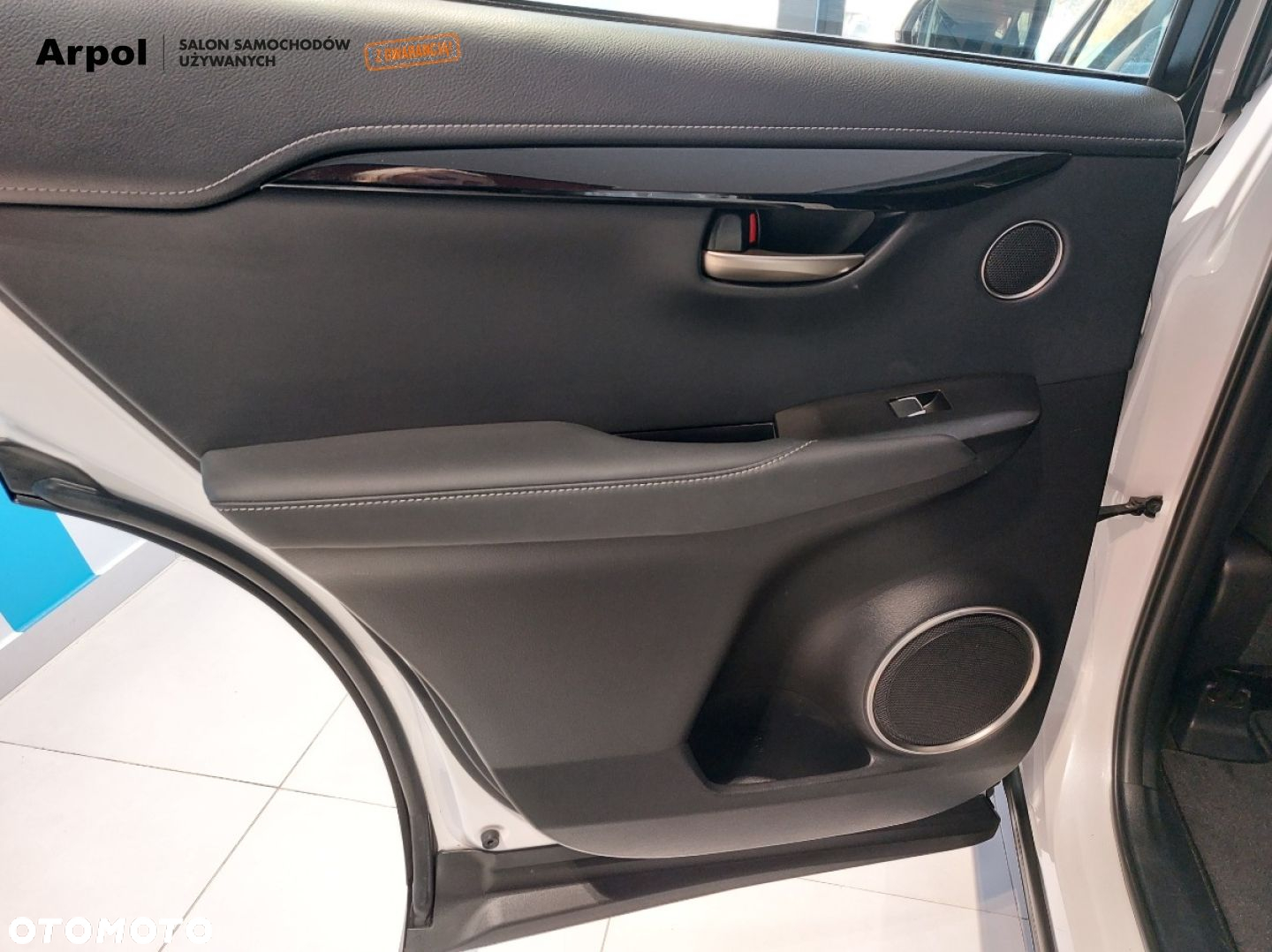Lexus NX 300h Elegance AWD - 28