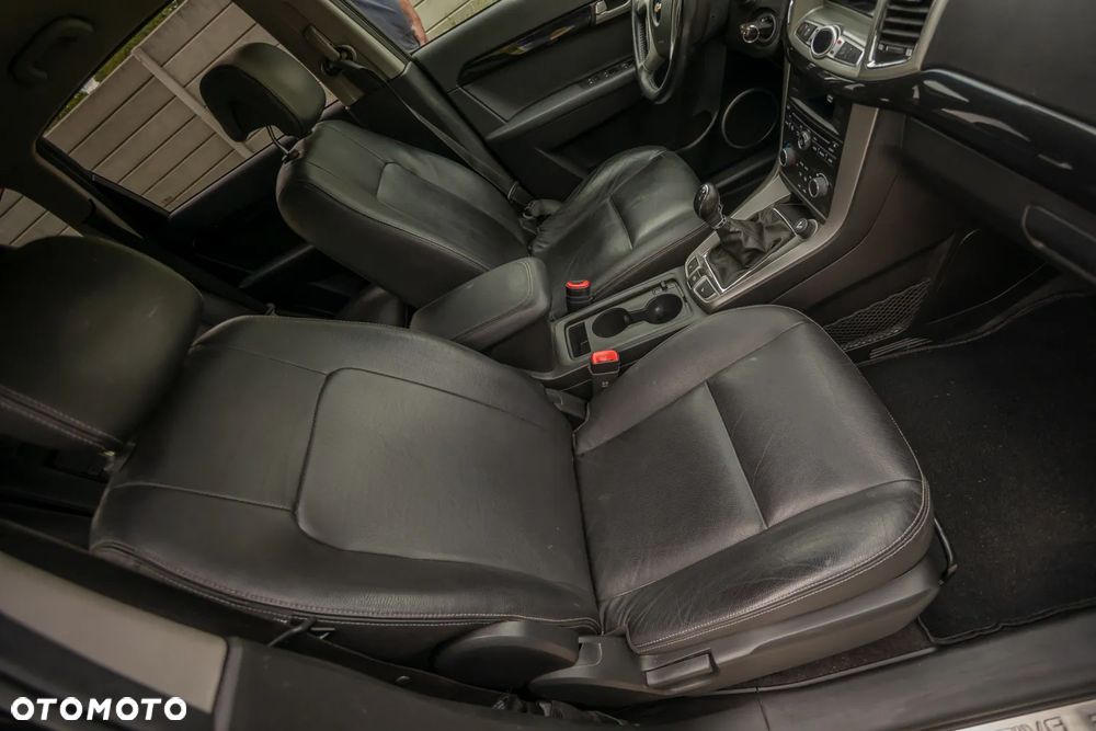 Chevrolet Captiva 2.2 d LTZ - 22