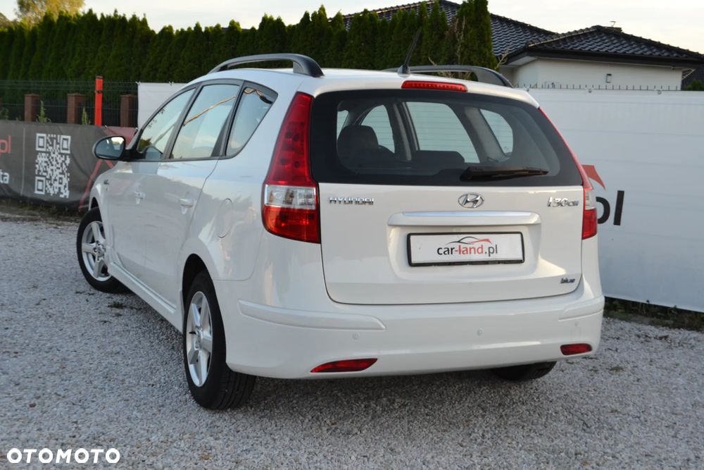 Hyundai i30 i30cw blue 1.6 CRDi Trend - 11