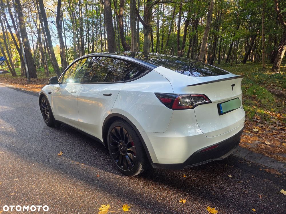 Tesla Y Performance AWD - 6