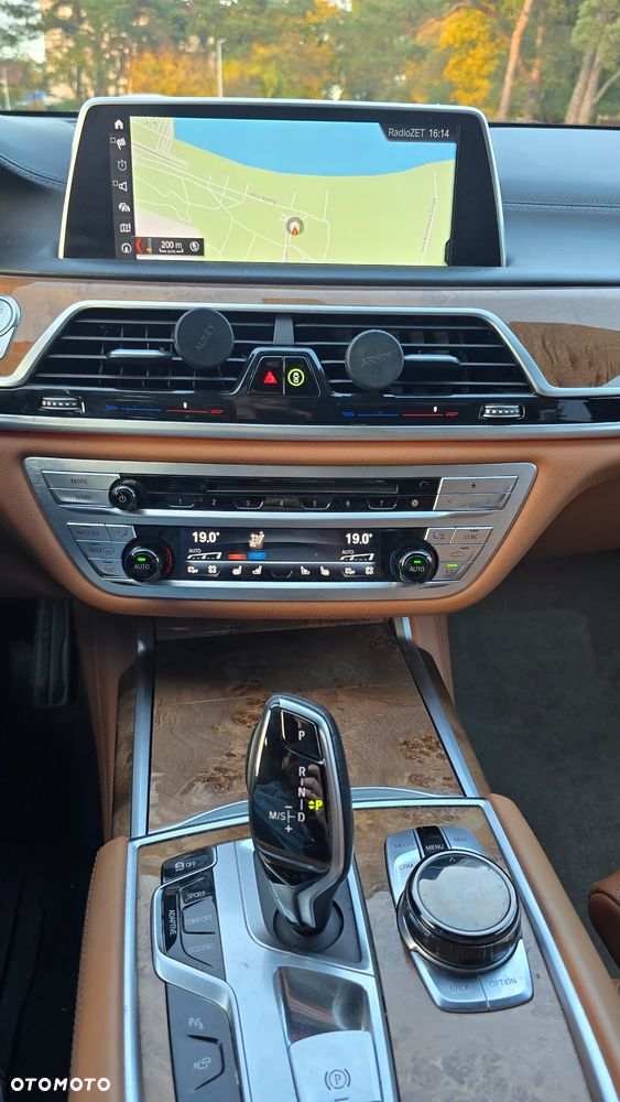 BMW Seria 7 740Li xDrive - 13