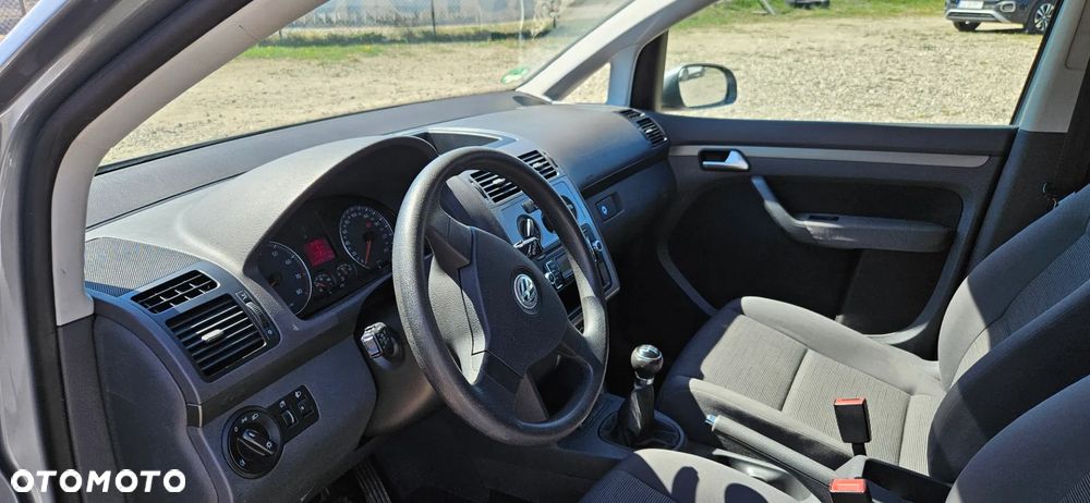 Volkswagen Touran - 17