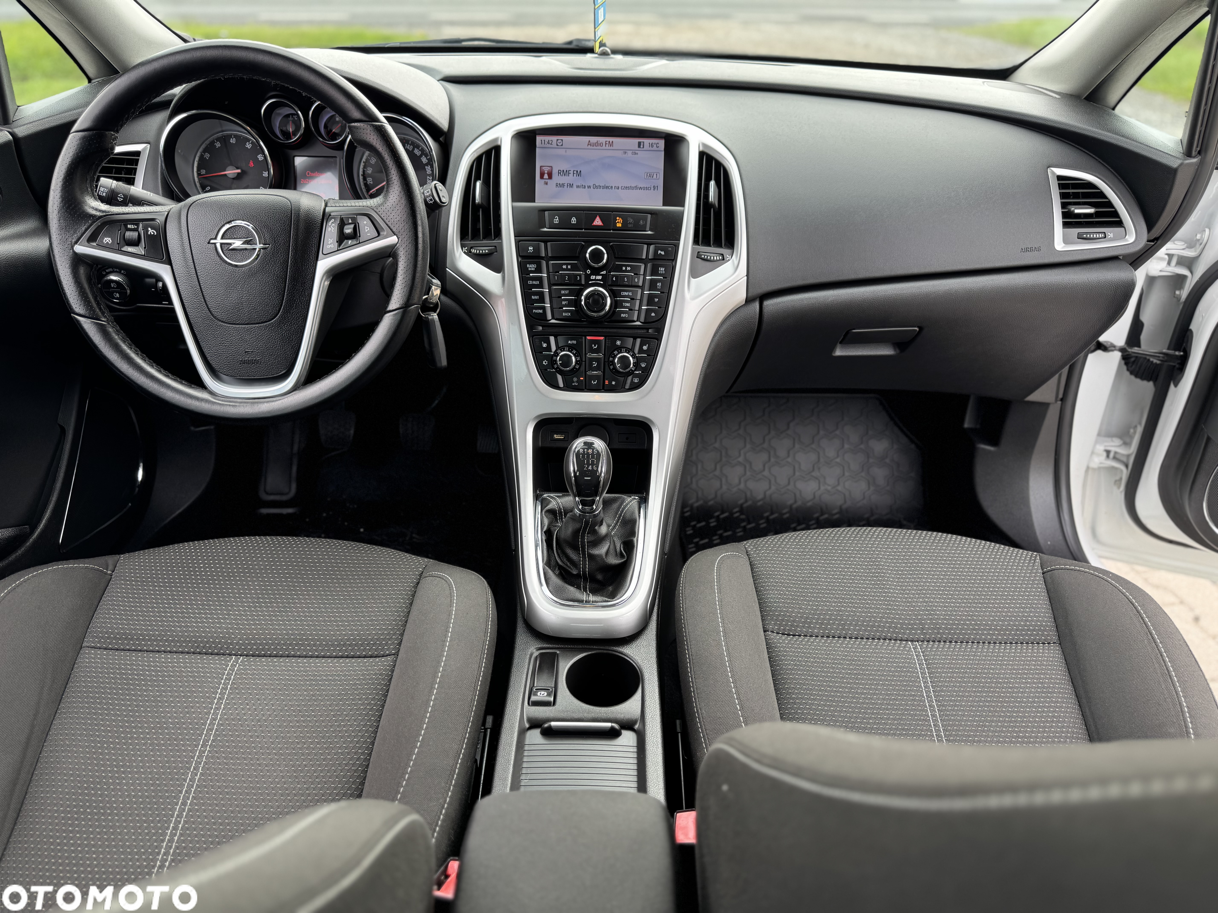 Opel Astra 1.6 Turbo Cosmo - 9