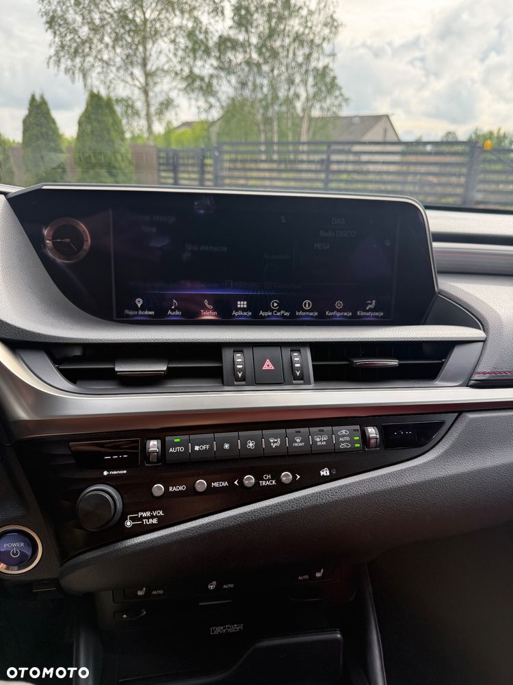 Lexus ES 300h F Sport - 29