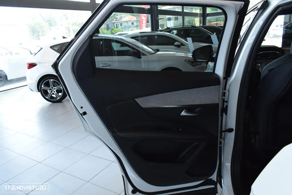 Peugeot 3008 1.6 Hybrid4 GT e-EAT8 - 42