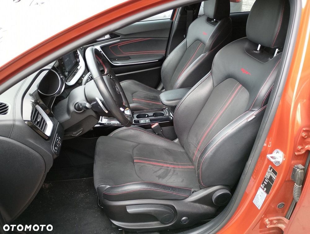 Kia ProCeed - 10