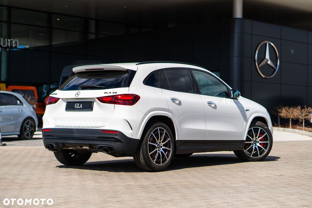 Mercedes-Benz GLA - 8