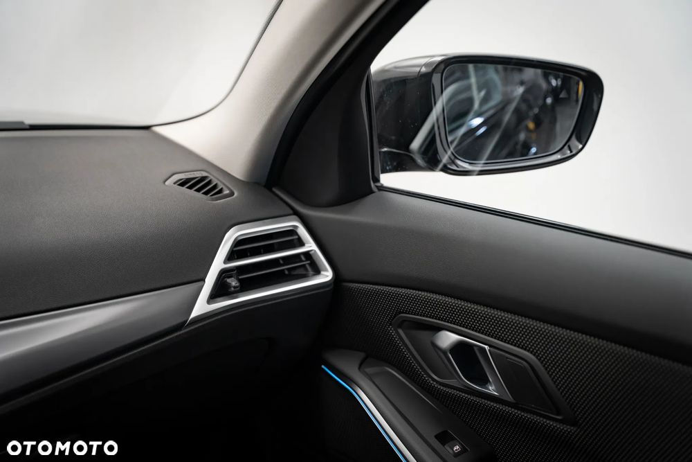 BMW Seria 3 330e PHEV xDrive - 34