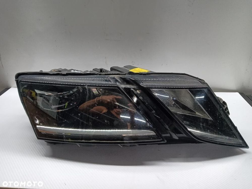 LAMPA PRZÓD PRZEDNIA PRAWA SKODA OCTAVIA LIFT PRAWA 5E1941016E