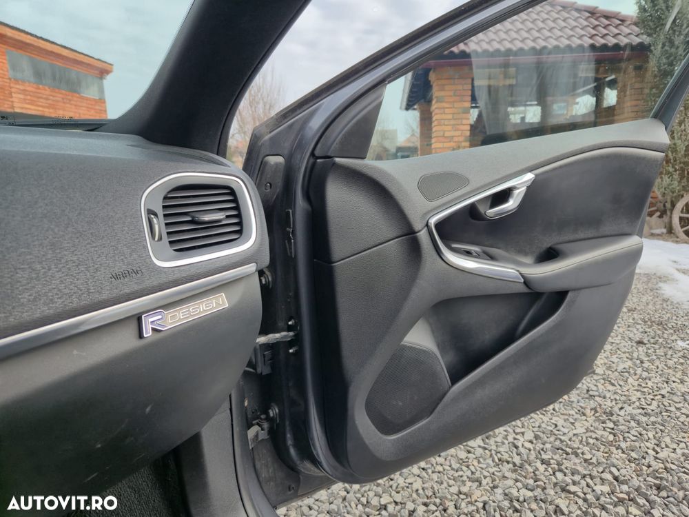 Volvo V40 D2 R-Design - 16