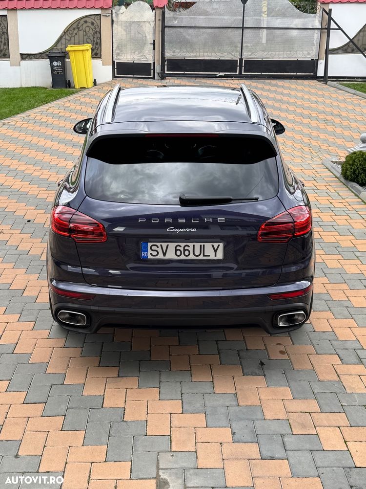 Porsche Cayenne - 4