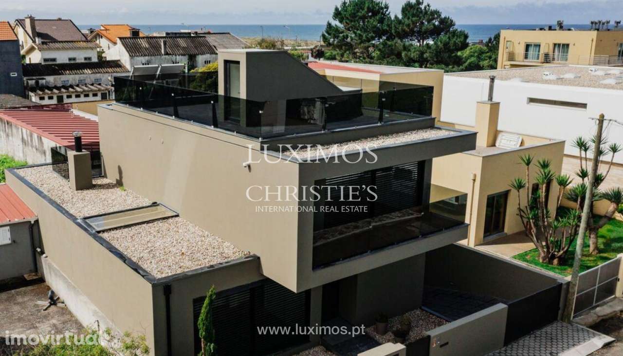 Moradia V3+1 com jardim e vistas de mar na Madalena em Gaia - Grande imagem: 2/12