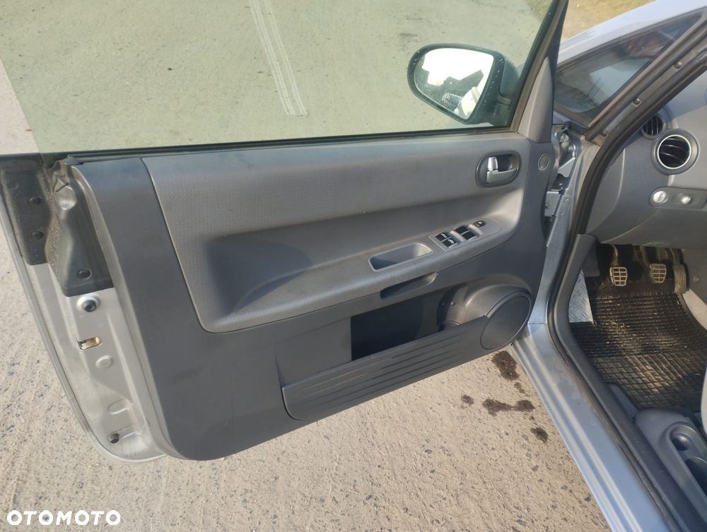 Mitsubishi Colt 1.5 - 13