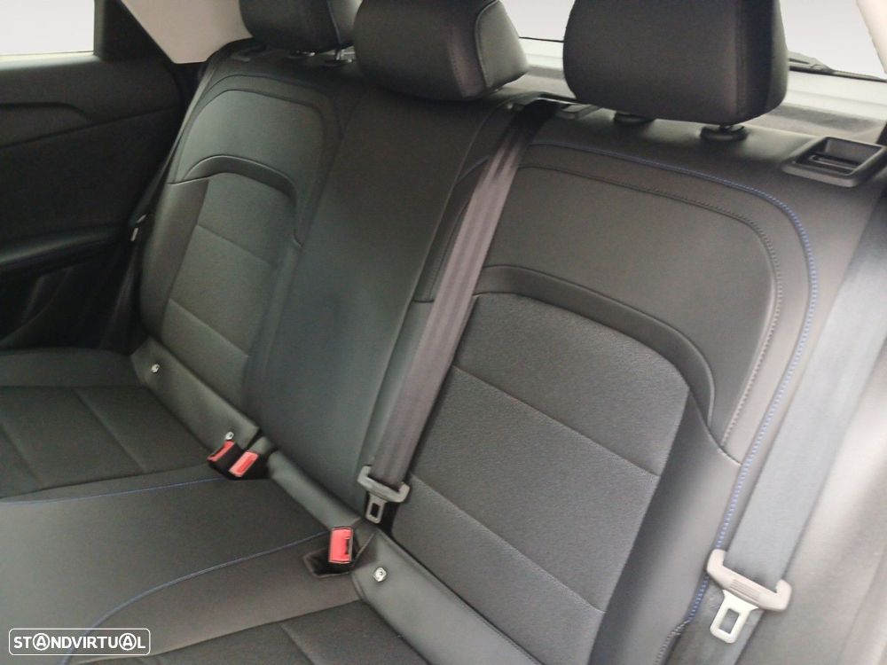 MG MG4 64 kWh Luxury - 14