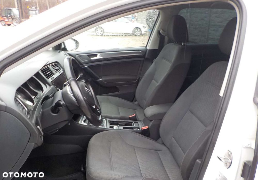 Volkswagen Golf - 24