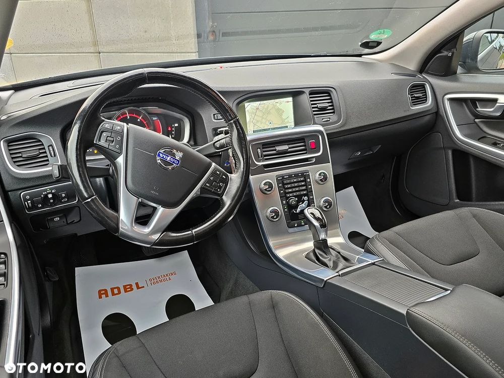 Volvo V60 D4 Geartronic Summum - 16