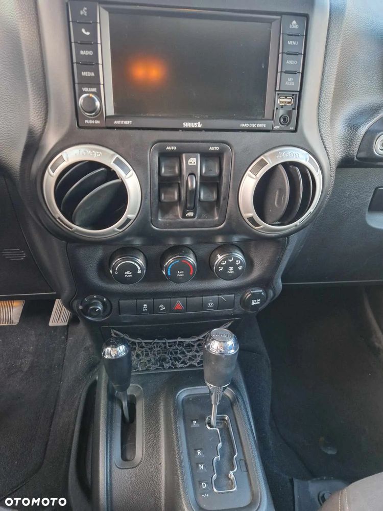 Jeep Wrangler Unlimited Hard-Top 3.6 Automatik Sahara - 11
