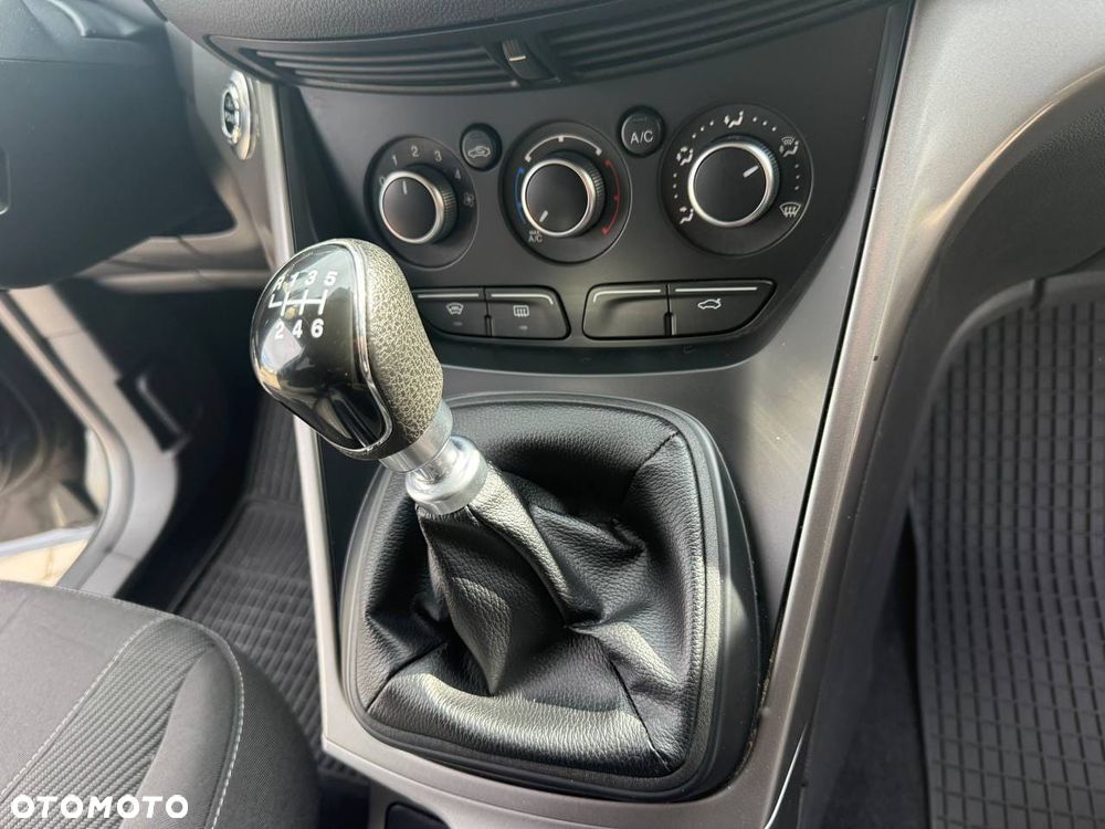 Ford Kuga - 10