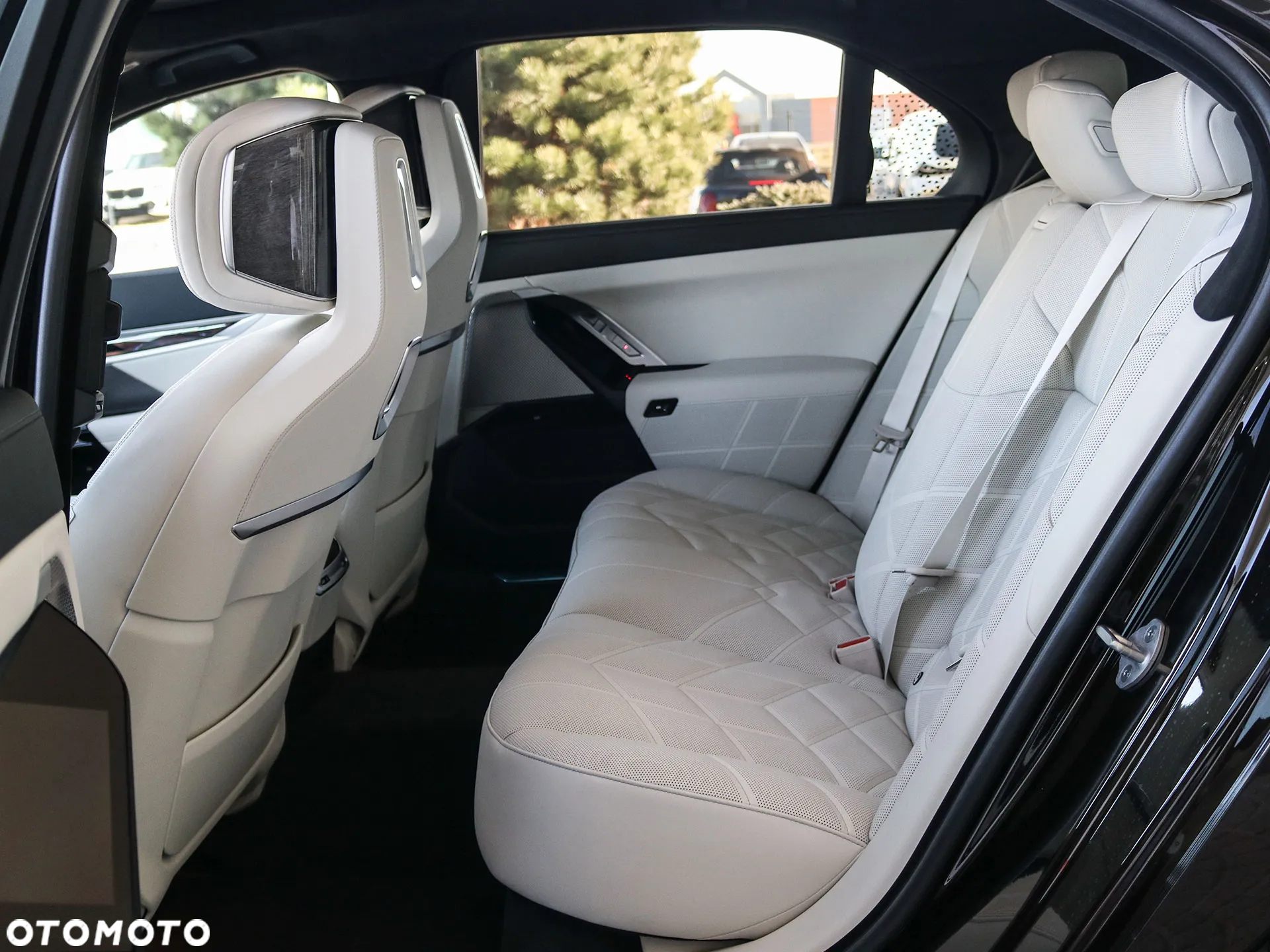 BMW Seria 7 - 26