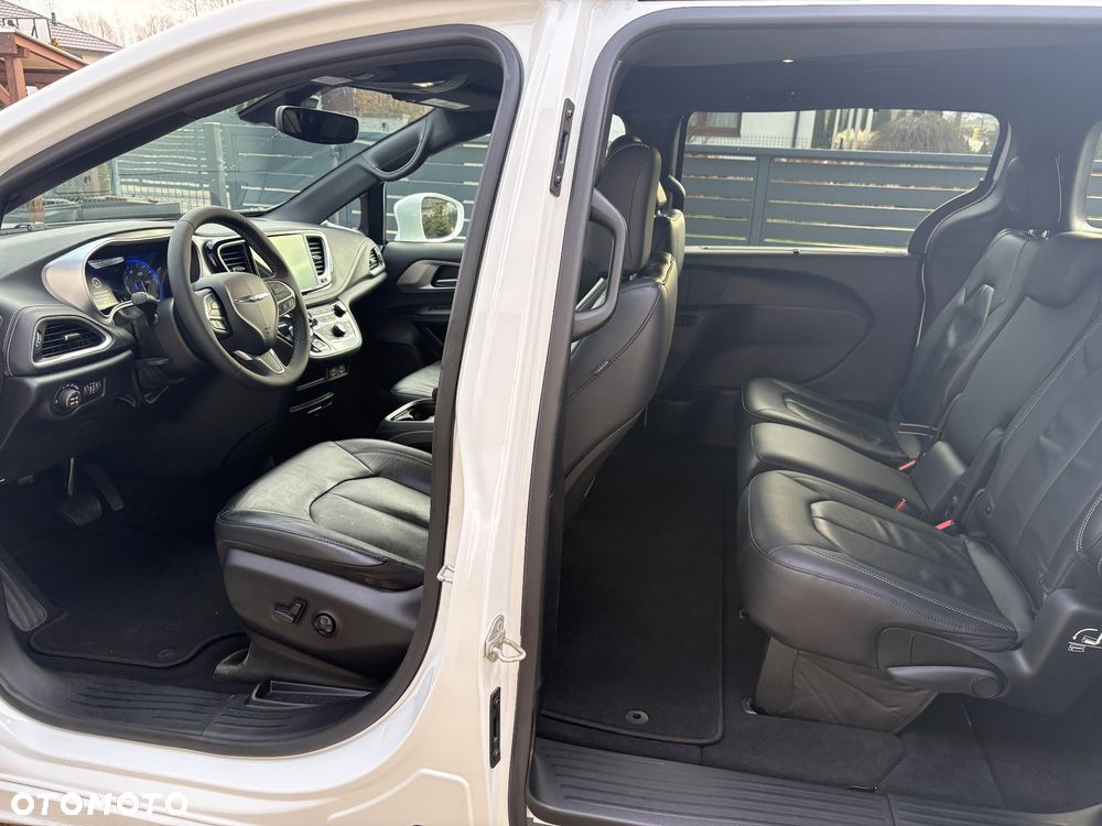 Chrysler Pacifica - 31