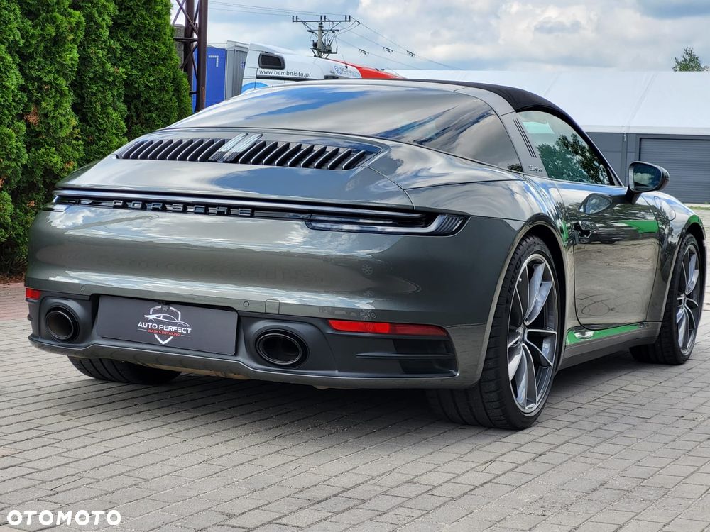 Porsche 911 Targa 4 - 5