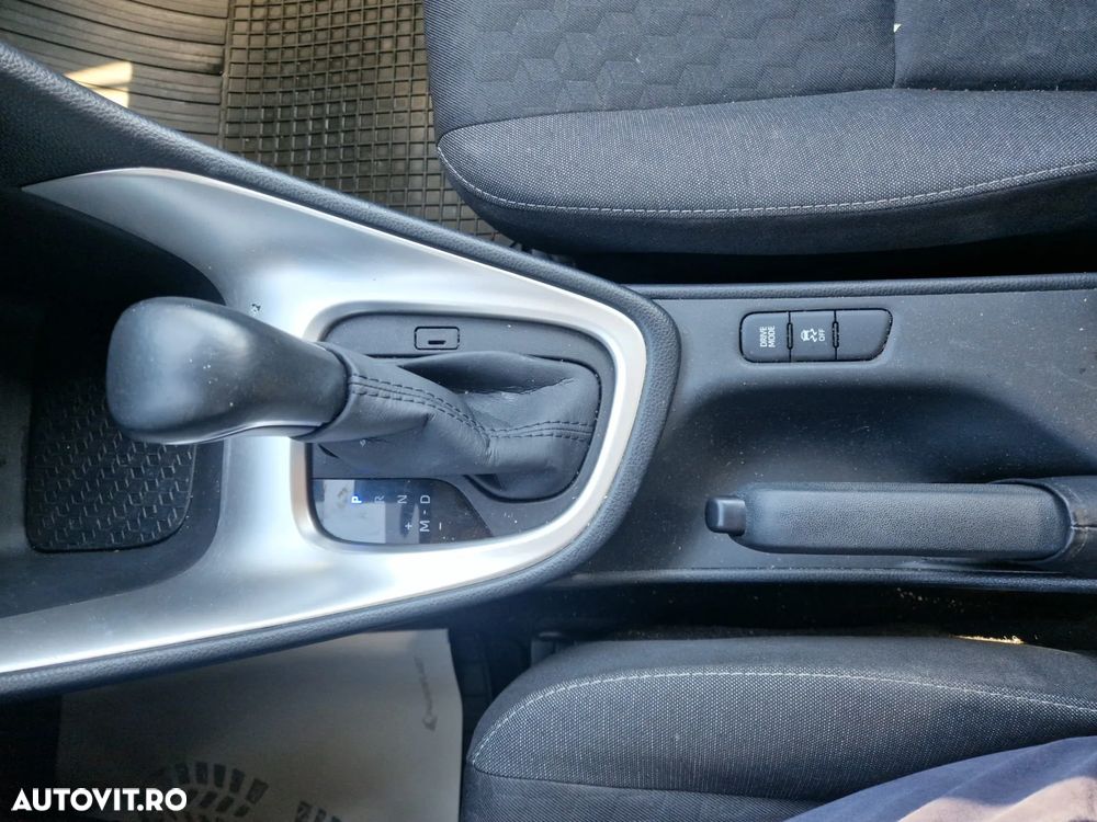 Toyota Yaris 1.5 L CVT Active - 18
