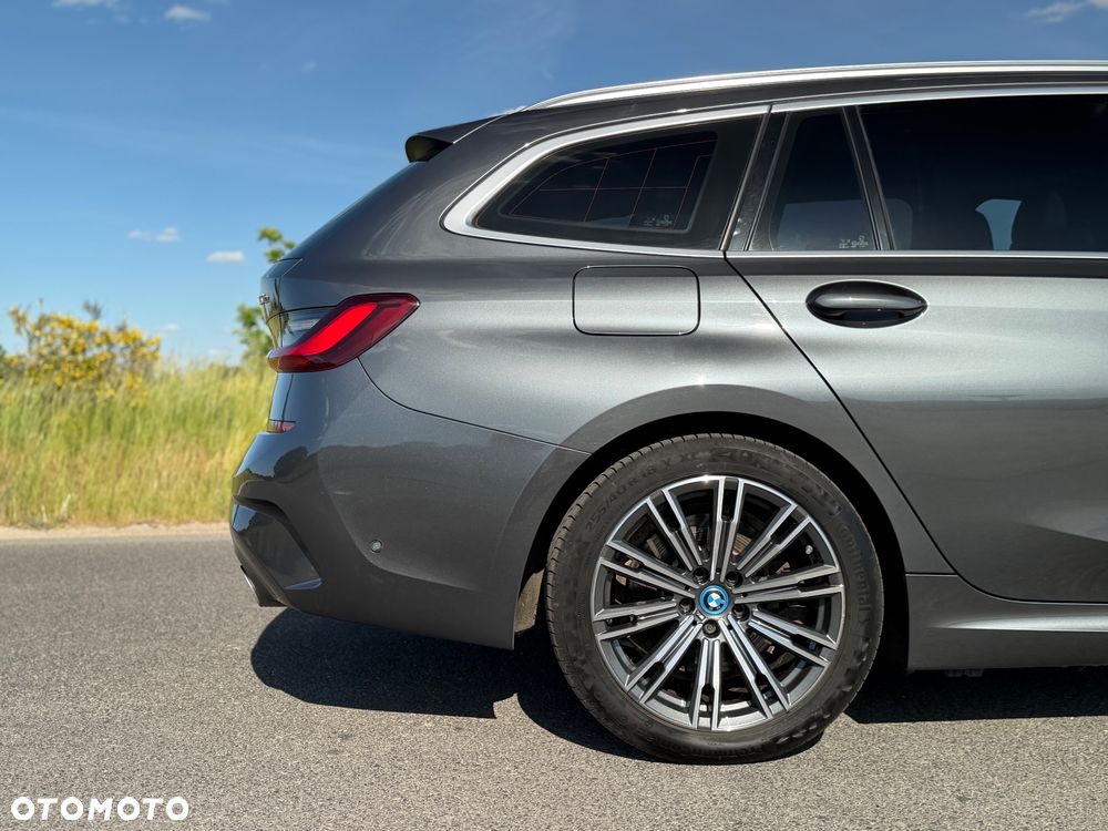 BMW Seria 3 330e M Sport - 26