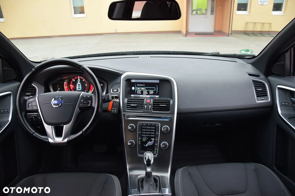 Volvo XC 60 D4 AWD Geartronic Momentum - 12