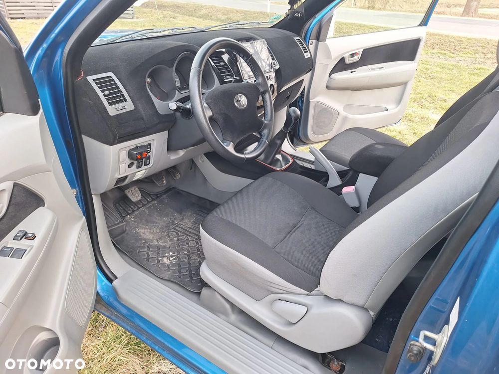 Toyota Hilux 2.5 D-4D DLX - 10