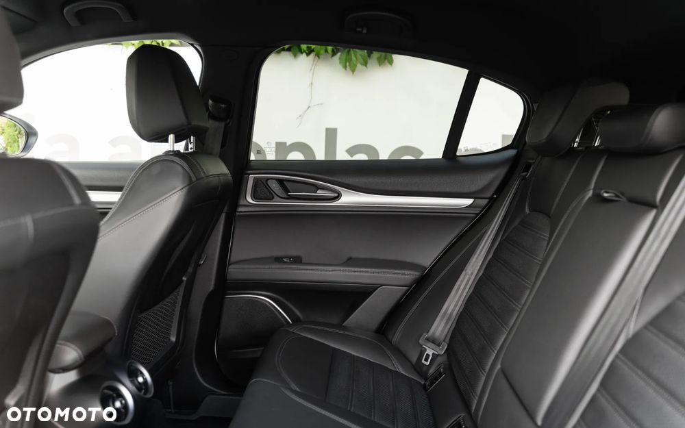 Alfa Romeo Stelvio 2.0 Turbo Veloce Q4 - 12