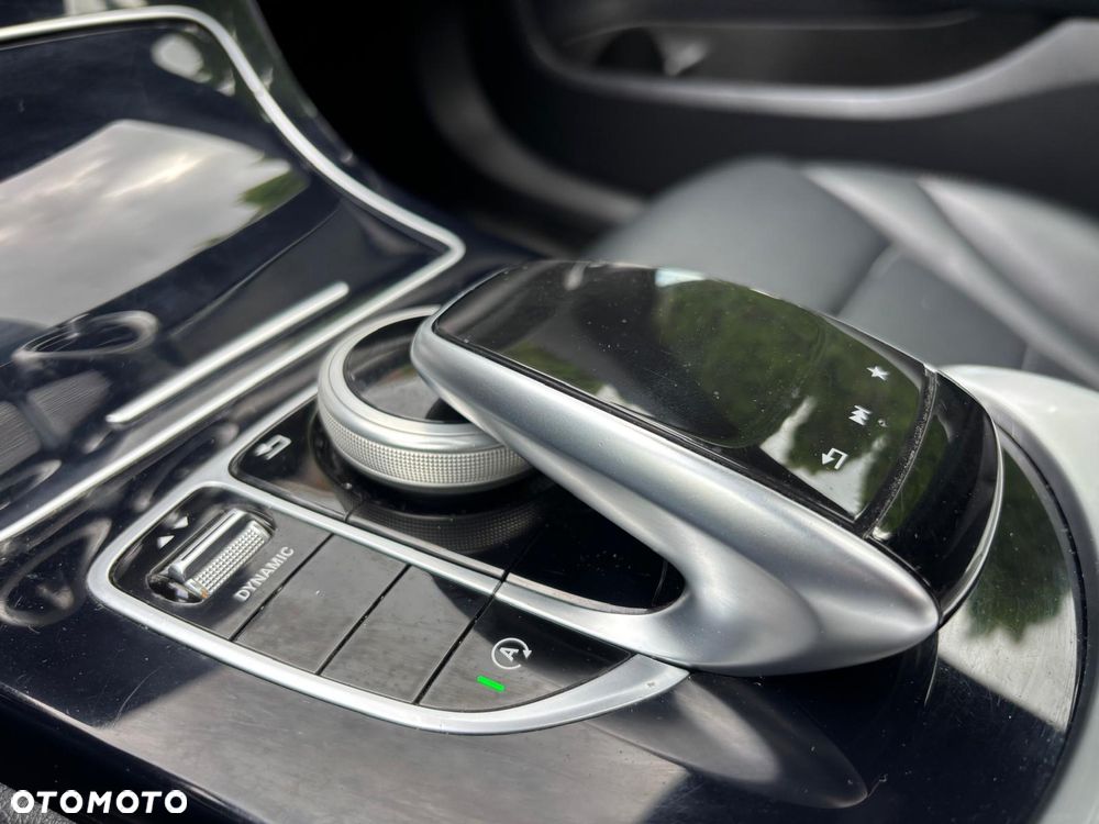 Mercedes-Benz Klasa C 300 9G-TRONIC AMG Line - 19