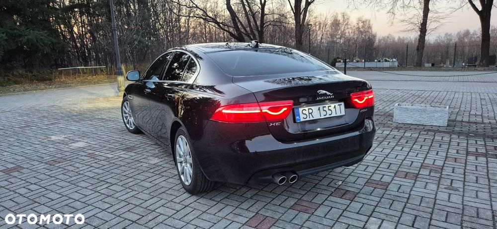 Jaguar XE 2.0 D Prestige - 5