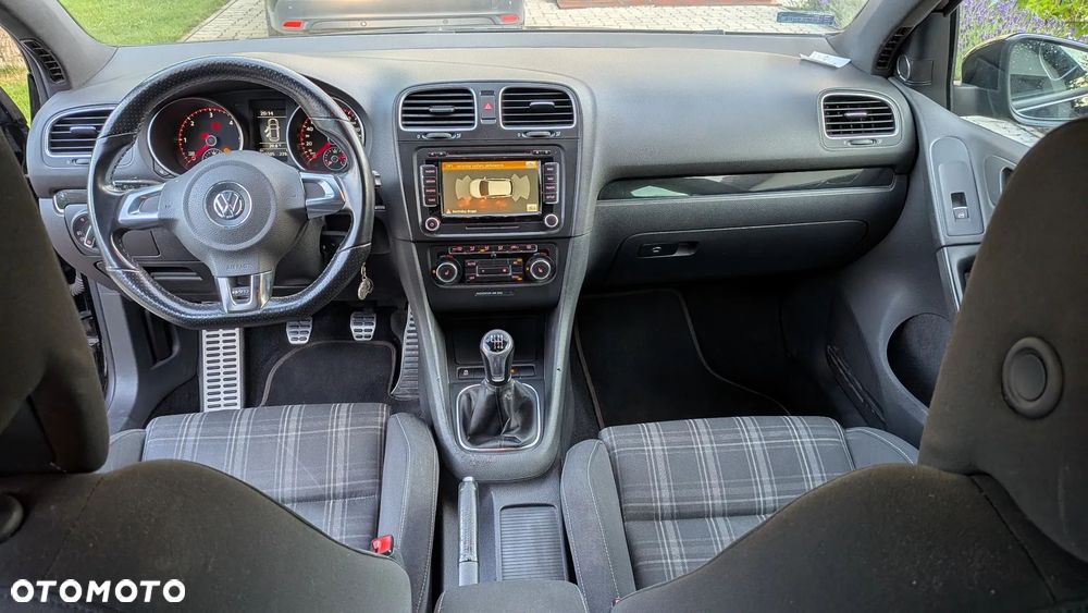 Volkswagen Golf - 6
