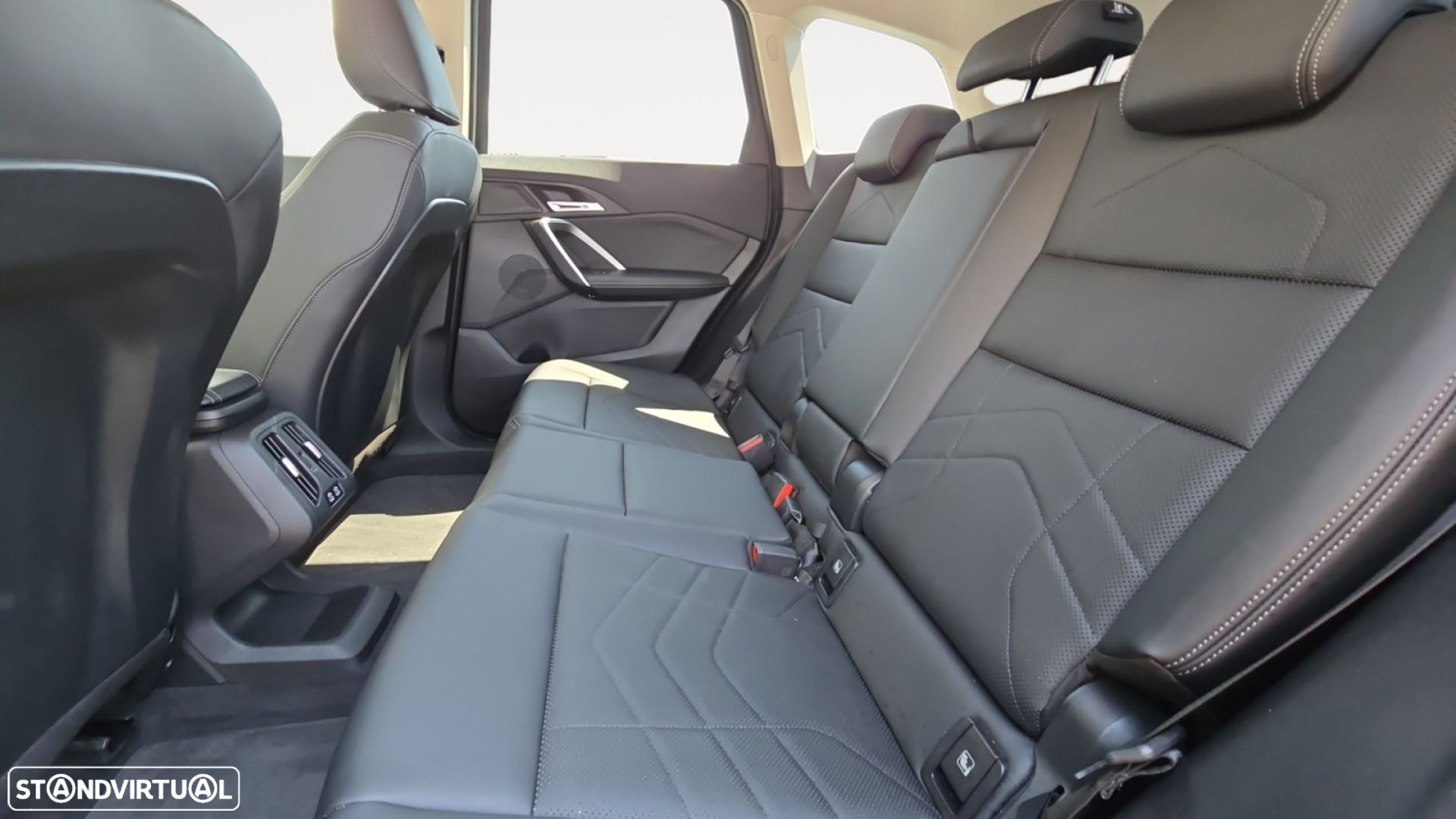 BMW iX1 eDrive20 xLine - 14