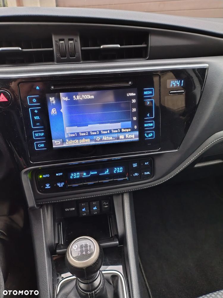 Toyota Corolla 1.6 Comfort - 11