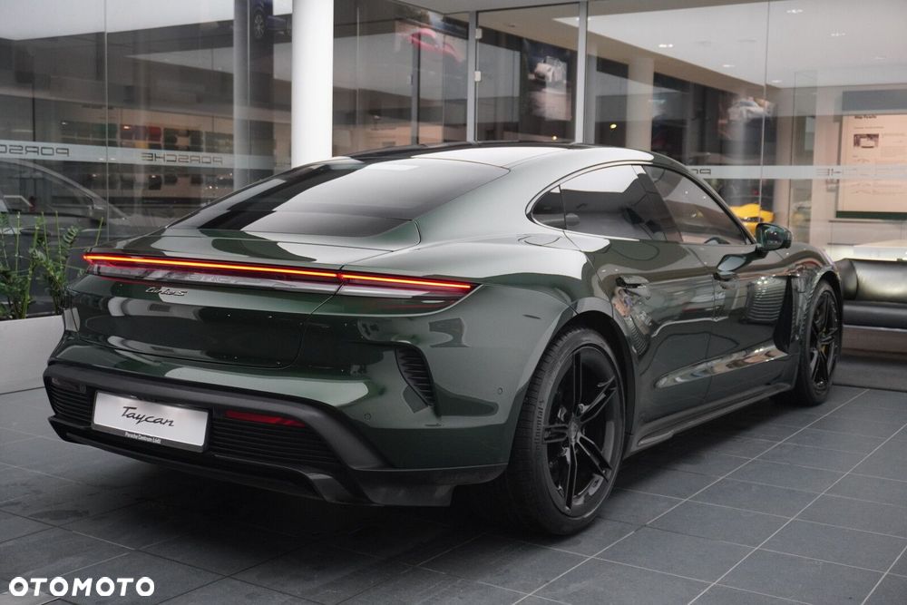 Porsche Taycan Turbo S - 12