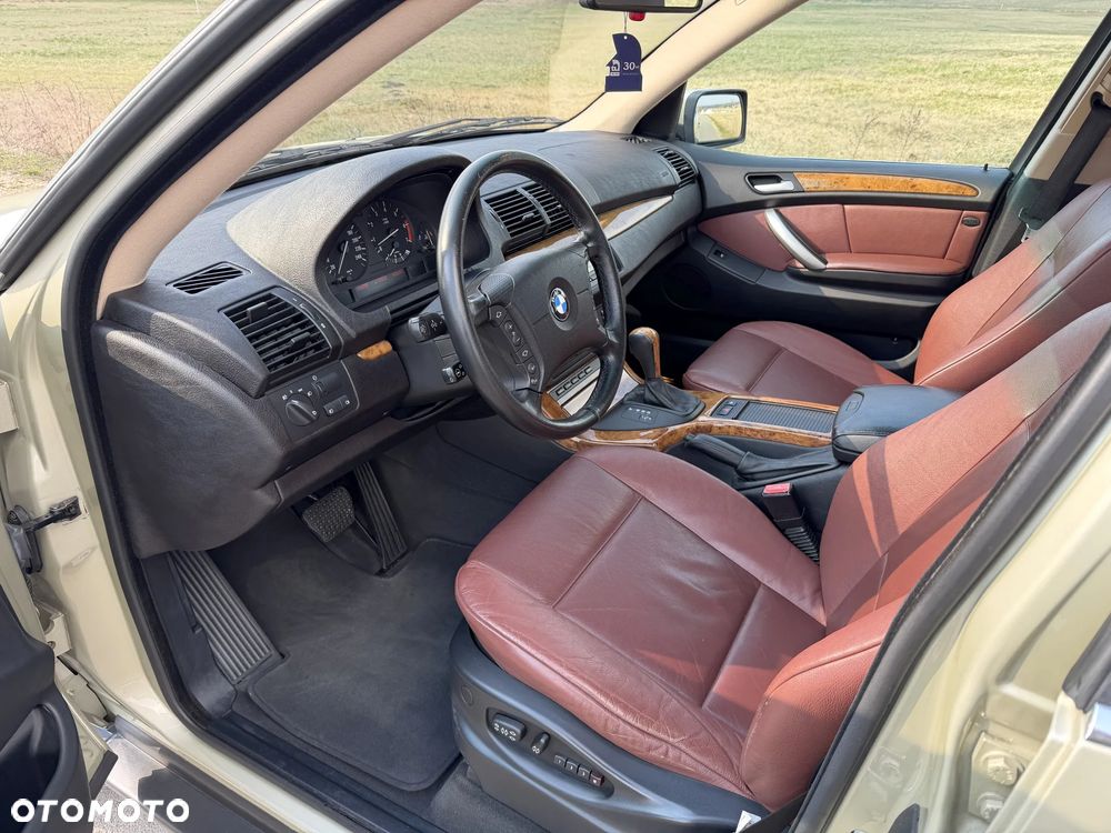 BMW X5 4.4i - 10
