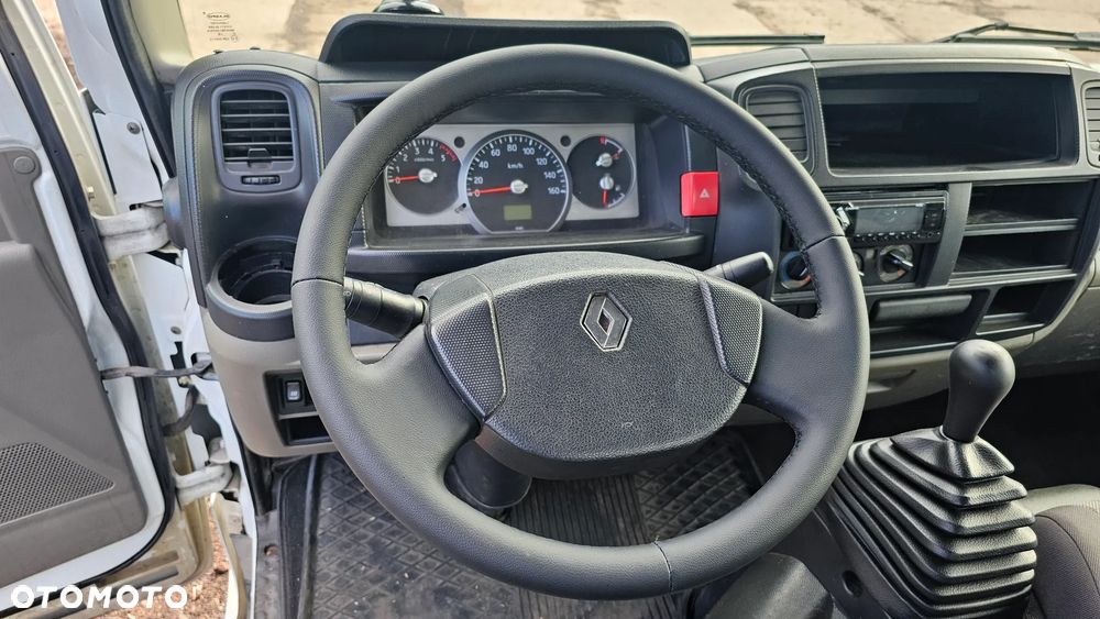 Renault Maxity - 2