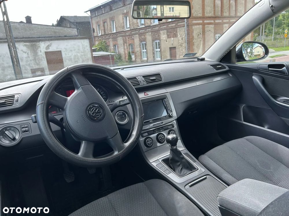 Volkswagen Passat - 13