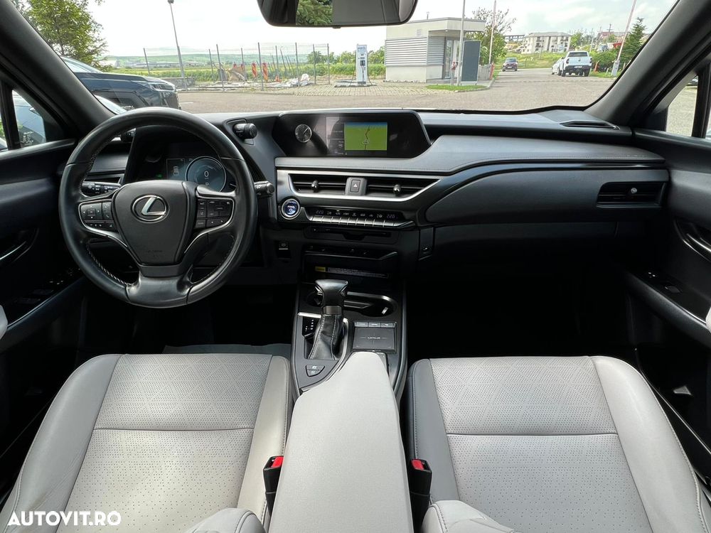 Lexus UX 250h Luxury Line - 17