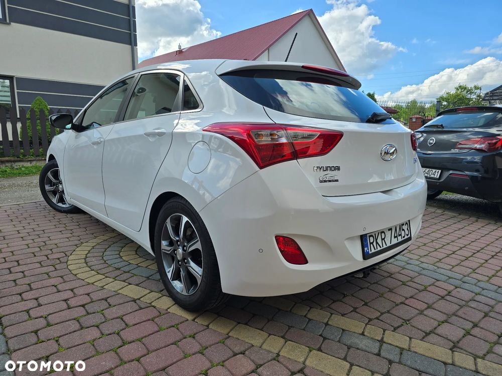 Hyundai i30 blue 1.6 GDI YES Gold - 3