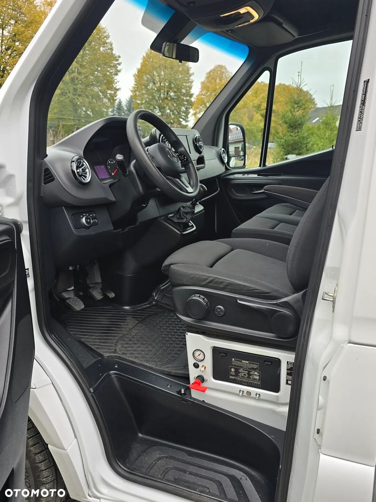 Mercedes-Benz Sprinter - 16