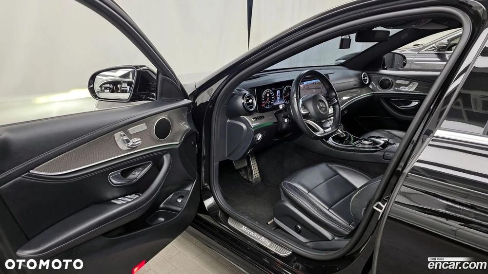 Mercedes-Benz Klasa E 300 9G-TRONIC AMG Line - 10