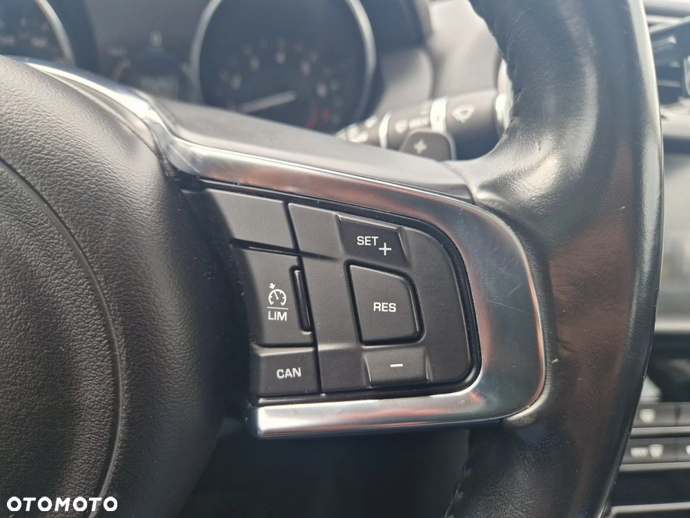 Jaguar XE - 15